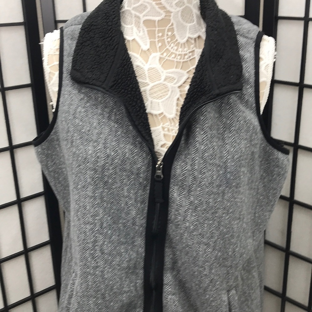 Croft & Borrow Sherpa Vest - Picture 2 of 7